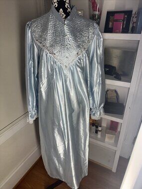 VINTAGE Character 1X Blue Shiny Satin w/quilted Top Cotton Lined Nightgown Long